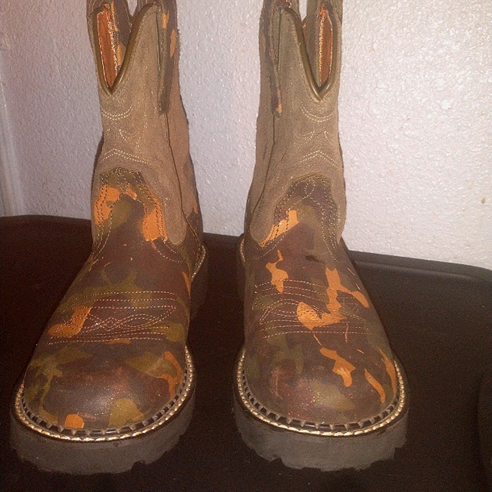NWT Ariat fatbaby original camo size 6 western boo